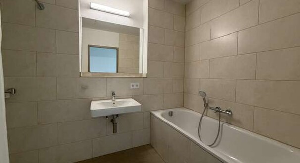 Badezimmer Badewanne & Dusche