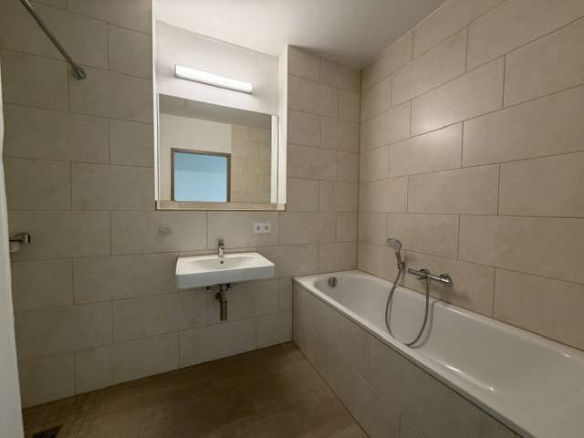 Badezimmer Badewanne & Dusche