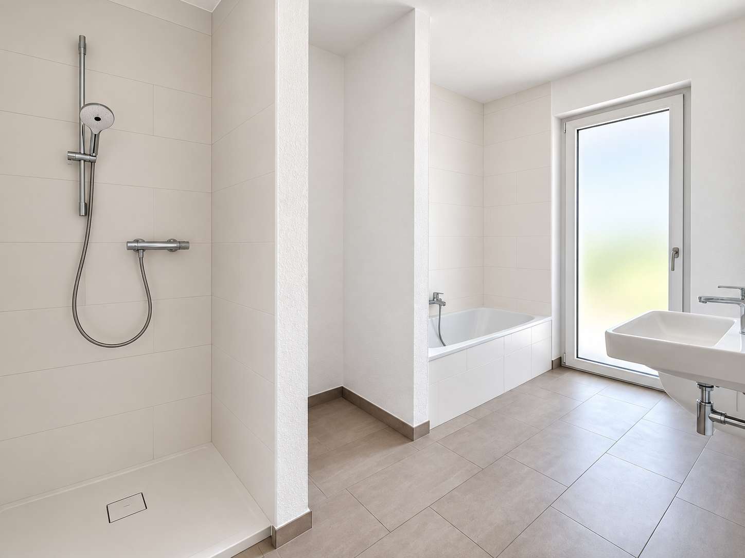 Badezimmer mit Dusche und Bade